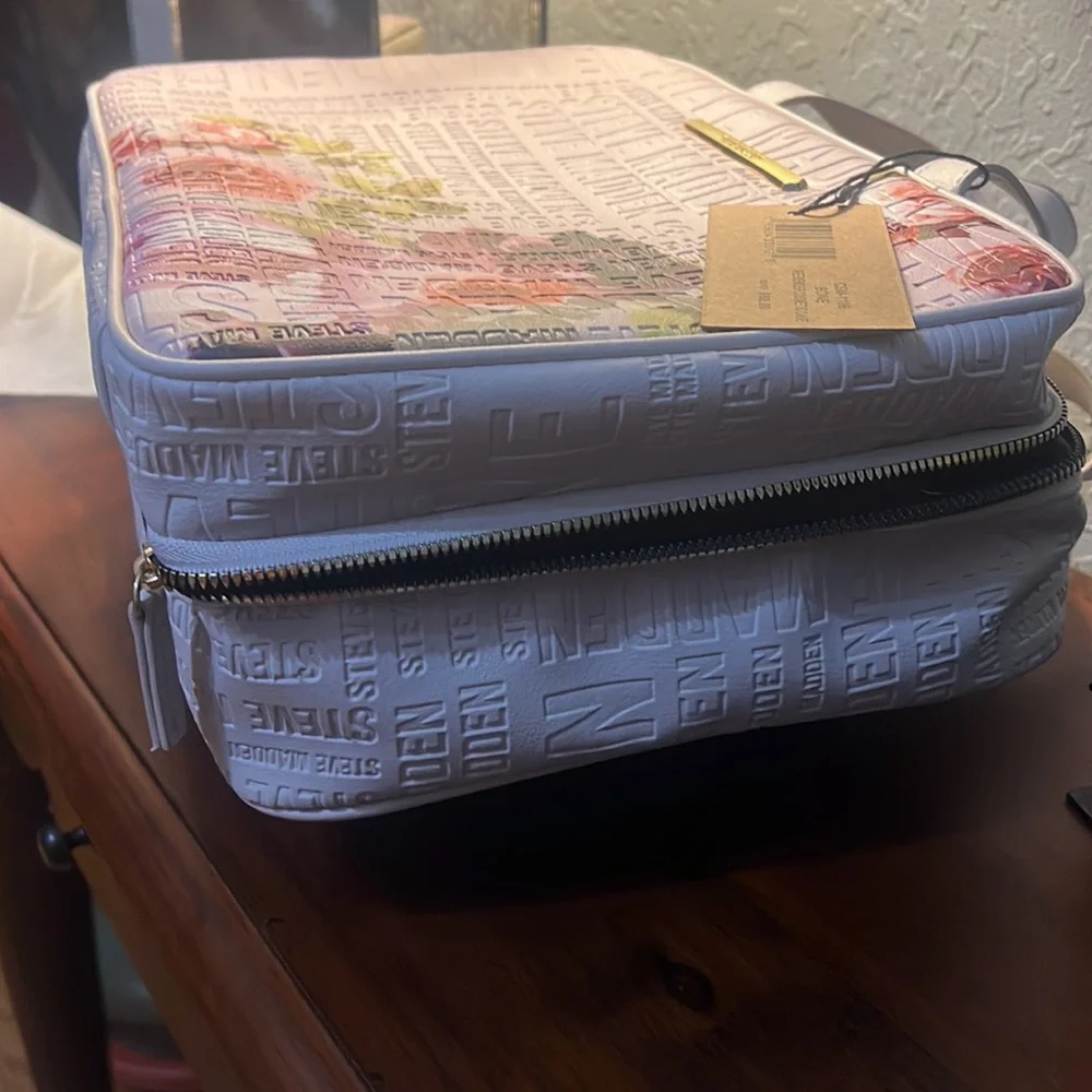 NWT Steve Madden Logo Floral
Weekender Cosmetic Case-Bone - Picture 6 of 7